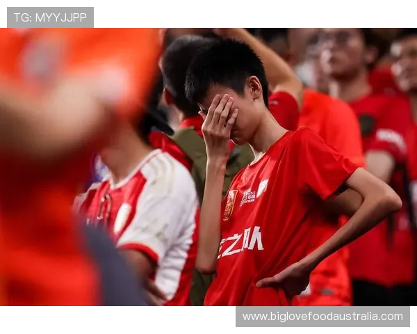 国足逆转击败劲敌全场鏖战九十分钟展现中国足球顽强拼搏精神 国足逆转击败劲敌全场鏖战九十分钟展现中国足球顽强拼搏精神