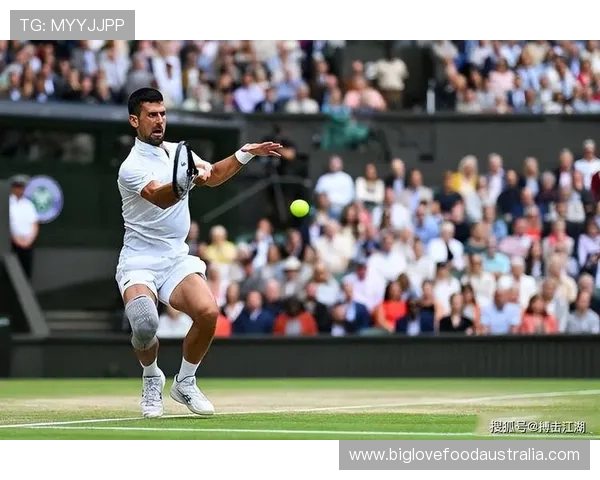 德约科维奇强势回归横扫对手再度晋级年终总决赛半决赛燃起冠军争夺战 德约科维奇强势回归横扫对手再度晋级年终总决赛半决赛燃起冠军争夺战