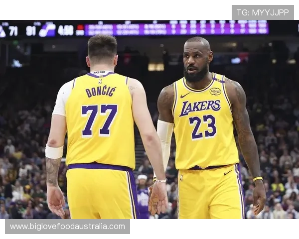 湖人队核心爆发带领球队强势反弹詹姆斯浓眉联手掀起连胜狂潮