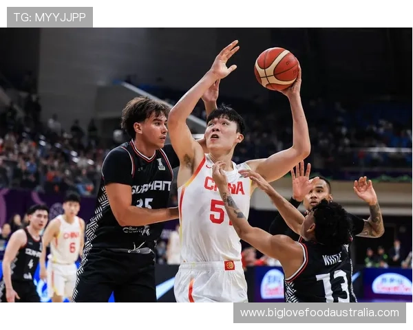 中国篮球迎来历史性突破 男篮队员展现拼搏精神成功晋级世界杯八强 中国篮球迎来历史性突破 男篮队员展现拼搏精神成功晋级世界杯八强