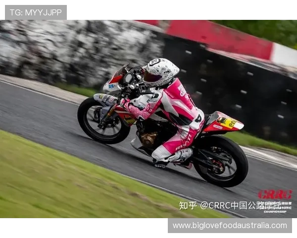 摩托GP赛场风云再起顶尖车手鏖战激烈争夺年度冠军荣耀巅峰时刻