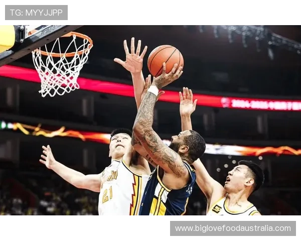 新赛季揭幕战激荡全场强队鏖战上演惊险逆转高潮时刻再现精彩纷呈