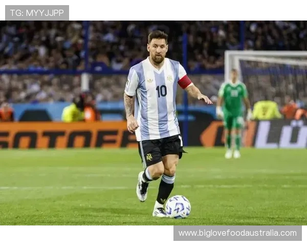 梅西重返巴萨引发热议 球迷期待新赛季奇迹与挑战 梅西重返巴萨引发热议 球迷期待新赛季奇迹与挑战