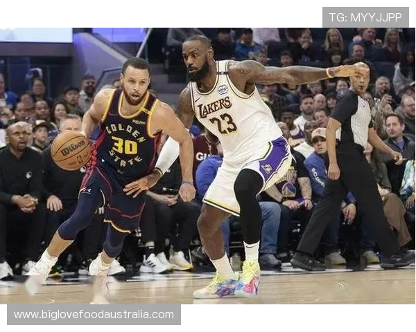 湖人勇士焦点战升级联盟格局新赛季争冠形势再生变数引发球迷热议